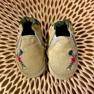 Robeez Soft Soles in Aubrey Camel 0-6m